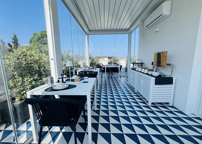 Marina Boutique Rooms