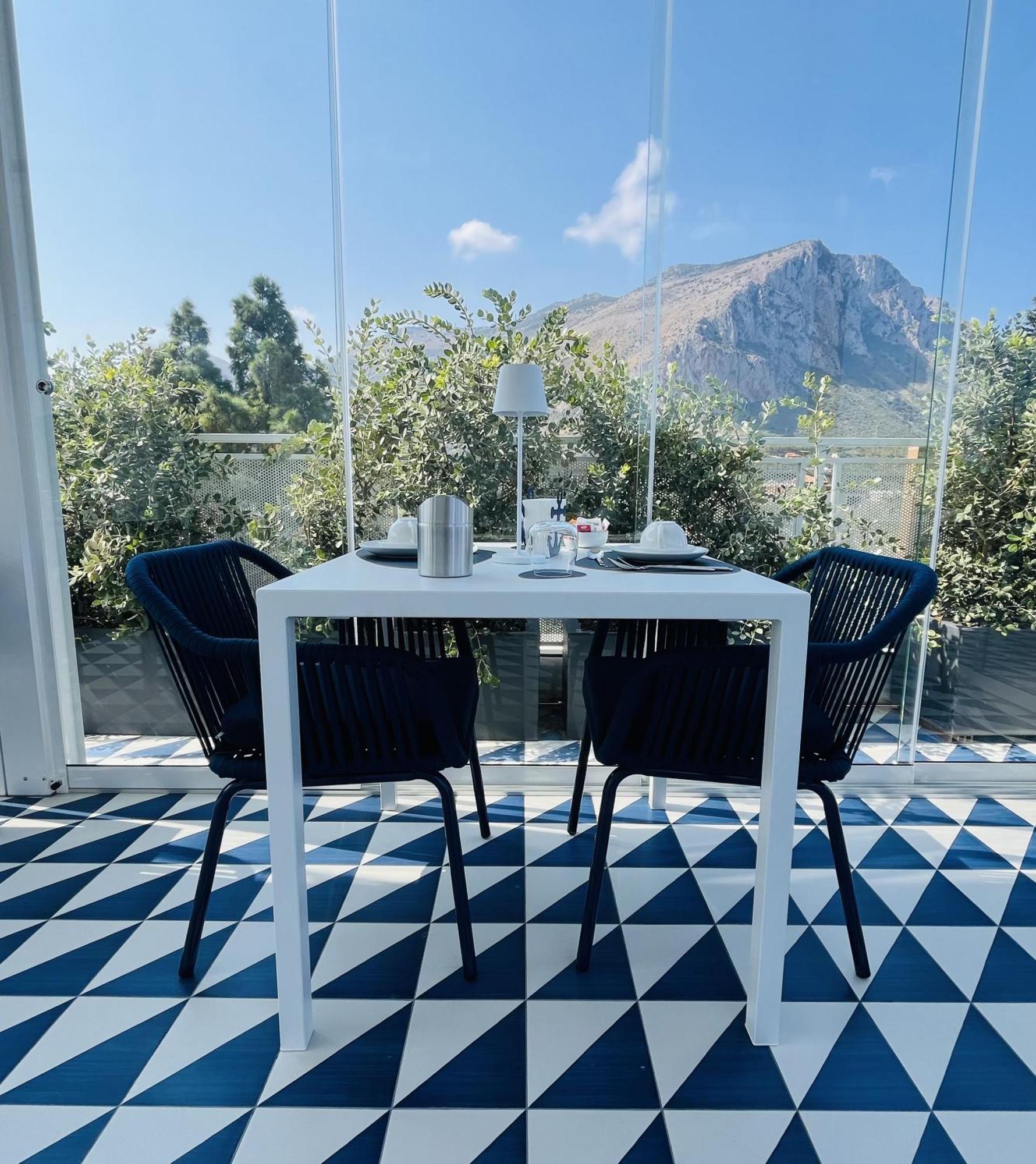 Marina Boutique Couette-café